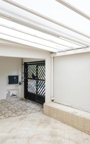 Casa à venda com 112m², 3 quartos e 2 vagasGaragem e quintal