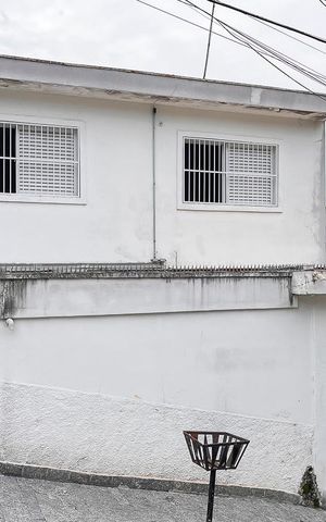 Casa à venda com 112m², 3 quartos e 2 vagasFachada + plaquinha
