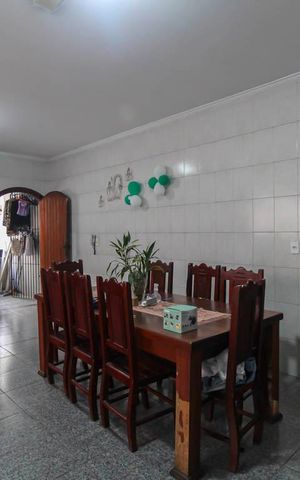 Casa à venda com 250m², 4 quartos e 2 vagas Casa à venda com 250m², 4 quartos e 2 vagasCozinha