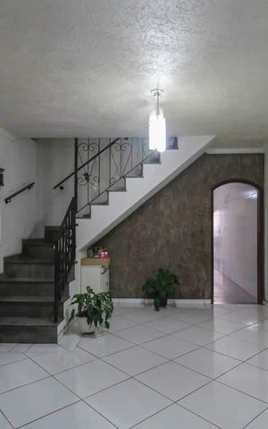 Casa à venda com 250m², 4 quartos e 2 vagas Casa à venda com 250m², 4 quartos e 2 vagasSala