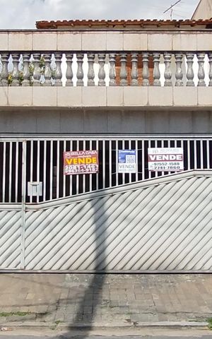 Casa à venda com 250m², 4 quartos e 2 vagas Casa à venda com 250m², 4 quartos e 2 vagasFachada + Placa