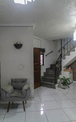 Casa à venda com 250m², 4 quartos e 2 vagas Casa à venda com 250m², 4 quartos e 2 vagasSala