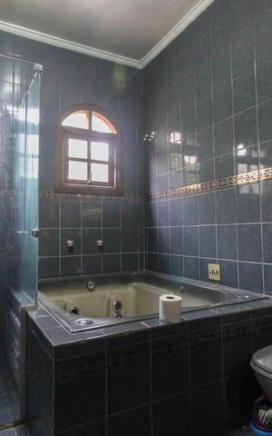 Casa à venda com 250m², 4 quartos e 2 vagas Casa à venda com 250m², 4 quartos e 2 vagasBanheiro da Suíte