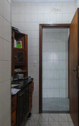 Casa à venda com 250m², 4 quartos e 2 vagas Casa à venda com 250m², 4 quartos e 2 vagasLavabo