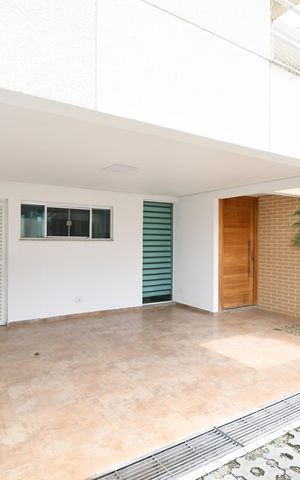 Casa de condomínio para alugar com 180m², 3 quartos e 4 vagasVaranda/Garagem