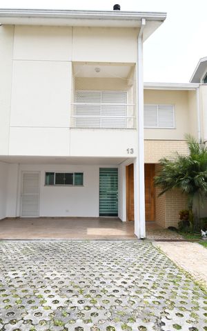 Casa de condomínio para alugar com 180m², 3 quartos e 4 vagasFachada