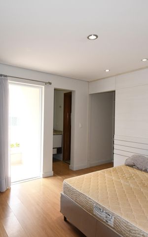 Casa de condomínio para alugar com 180m², 3 quartos e 4 vagasSuíte