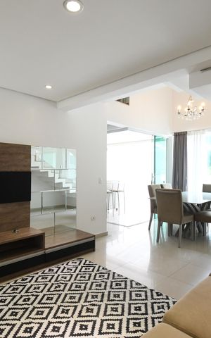 Casa de condomínio para alugar com 180m², 3 quartos e 4 vagasSala