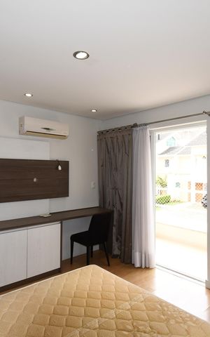 Casa de condomínio para alugar com 180m², 3 quartos e 4 vagasSuíte
