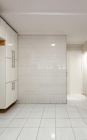 Casa à venda com 90m², 2 quartos e 3 vagas Casa à venda com 90m², 2 quartos e 3 vagasCozinha