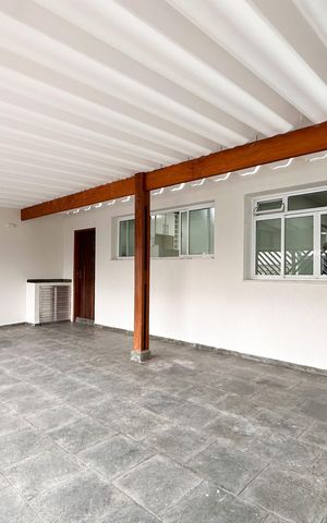 Casa à venda com 90m², 2 quartos e 3 vagas Casa à venda com 90m², 2 quartos e 3 vagasGaragem