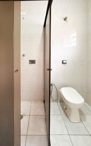 Casa à venda com 90m², 2 quartos e 3 vagas Casa à venda com 90m², 2 quartos e 3 vagasBanheiro Social