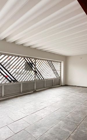 Casa à venda com 90m², 2 quartos e 3 vagas Casa à venda com 90m², 2 quartos e 3 vagasGaragem
