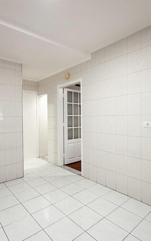 Casa à venda com 90m², 2 quartos e 3 vagas Casa à venda com 90m², 2 quartos e 3 vagasCozinha