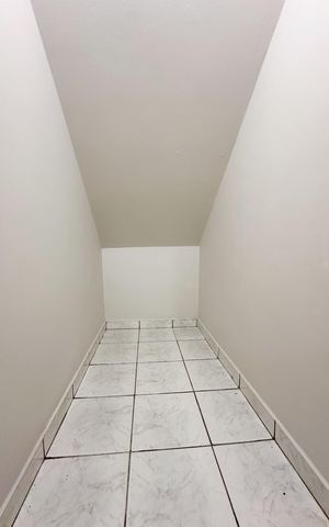 Casa à venda com 90m², 2 quartos e 3 vagas Casa à venda com 90m², 2 quartos e 3 vagasDespensa