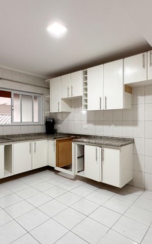 Casa à venda com 90m², 2 quartos e 3 vagas Casa à venda com 90m², 2 quartos e 3 vagasCozinha