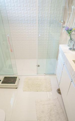 Apartamento à venda com 143m², 4 quartos e 2 vagas Apartamento à venda com 143m², 4 quartos e 2 vagasBanheiro da Suíte
