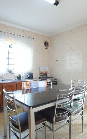 Casa à venda com 159m², 2 quartos e 2 vagasCozinha