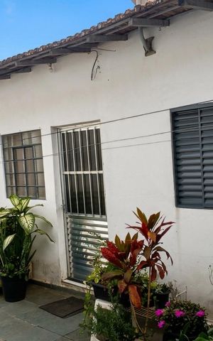 Casa à venda com 246m², 3 quartos e 3 vagas Casa à venda com 246m², 3 quartos e 3 vagasÁrea externa