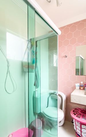 Casa de condomínio para alugar com 74m², 2 quartos e 2 vagas Casa de condomínio para alugar com 74m², 2 quartos e 2 vagasBanheiro da Suíte 2