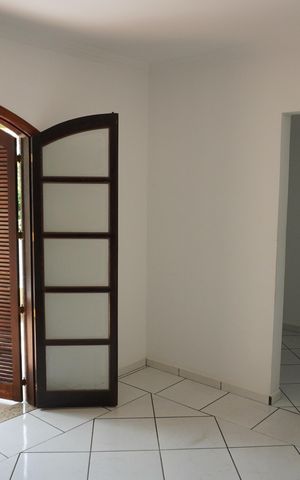 Casa à venda com 240m², 2 quartos e 3 vagasSuite