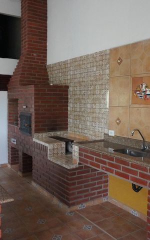 Casa à venda com 240m², 2 quartos e 3 vagasChurrasqueira