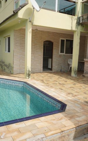 Casa à venda com 240m², 2 quartos e 3 vagasPiscina