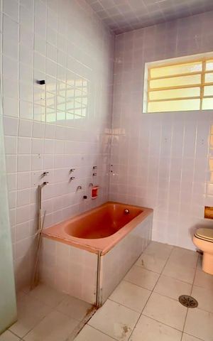 Casa à venda com 360m², 4 quartos e 1 vaga Casa à venda com 360m², 4 quartos e 1 vagaBanheiro da suíte