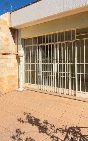 Casa à venda com 360m², 4 quartos e 1 vaga Casa à venda com 360m², 4 quartos e 1 vagaÁrea externa