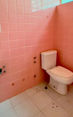 Casa à venda com 360m², 4 quartos e 1 vaga Casa à venda com 360m², 4 quartos e 1 vagaBanheiro social