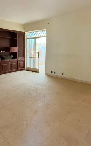 Casa à venda com 360m², 4 quartos e 1 vaga Casa à venda com 360m², 4 quartos e 1 vagaSala