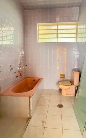 Casa à venda com 360m², 4 quartos e 1 vaga Casa à venda com 360m², 4 quartos e 1 vagaBanheiro da suíte