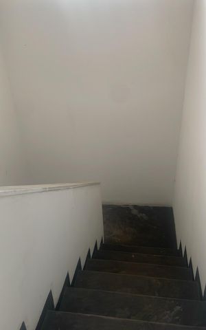 Casa para alugar com 145m², 3 quartos e 2 vagas Casa para alugar com 145m², 3 quartos e 2 vagasEscada