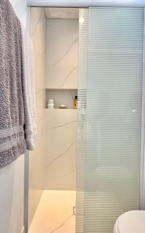 Apartamento à venda com 74m², 2 quartos e 1 vaga Apartamento à venda com 74m², 2 quartos e 1 vagaBanheiro da Suíte
