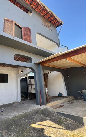 Casa para alugar com 328m², 6 quartos e 4 vagas Casa para alugar com 328m², 6 quartos e 4 vagasFachada