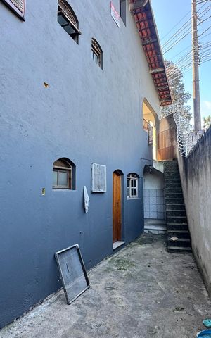 Casa para alugar com 328m², 6 quartos e 4 vagas Casa para alugar com 328m², 6 quartos e 4 vagasCorredor
