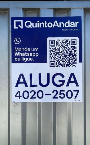 Casa para alugar com 250m², 3 quartos e 3 vagasPlaca instalada no portão tamanho grande com o Código GRDG-98