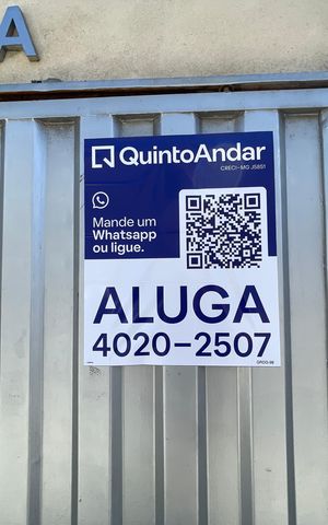 Casa para alugar com 250m², 3 quartos e 3 vagasPlaca instalada no portão tamanho grande com o Código GRDG-98