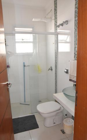 Casa de condomínio à venda com 331m², 5 quartos e 4 vagas Casa de condomínio à venda com 331m², 5 quartos e 4 vagasBanheiro Social