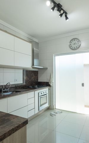 Casa de condomínio para alugar com 250m², 4 quartos e 4 vagas Casa de condomínio para alugar com 250m², 4 quartos e 4 vagasCozinha