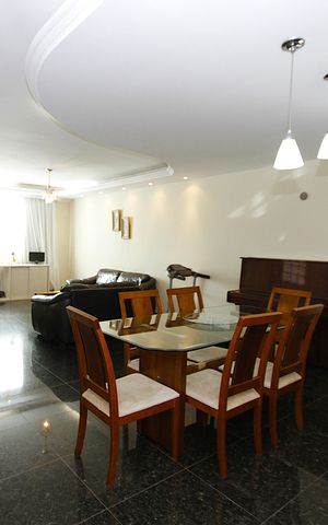 Casa à venda com 240m², 3 quartos e 6 vagasSala