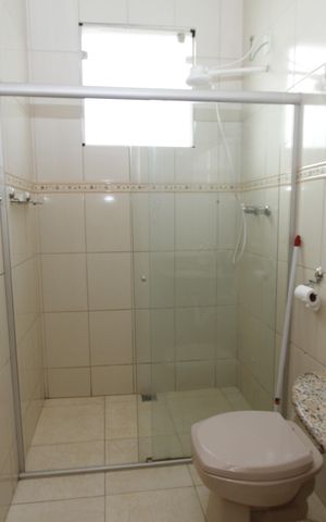 Casa à venda com 240m², 3 quartos e 6 vagasBanheiro do Quarto 2