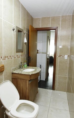 Casa à venda com 240m², 3 quartos e 6 vagasBanheiro Social