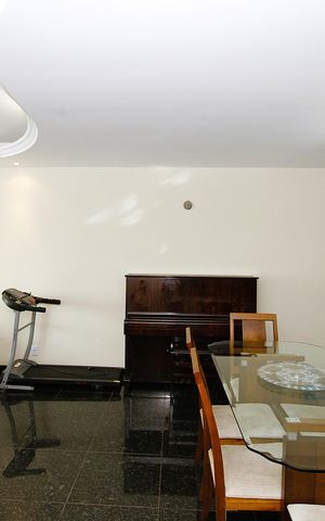 Casa à venda com 240m², 3 quartos e 6 vagasSala