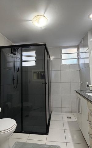 Casa de condomínio à venda com 250m², 4 quartos e 3 vagas Casa de condomínio à venda com 250m², 4 quartos e 3 vagasBanheiro da suíte