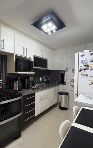 Casa de condomínio à venda com 250m², 4 quartos e 3 vagas Casa de condomínio à venda com 250m², 4 quartos e 3 vagasCozinha