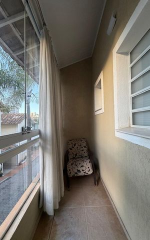 Casa de condomínio à venda com 250m², 4 quartos e 3 vagas Casa de condomínio à venda com 250m², 4 quartos e 3 vagasVaranda da suíte