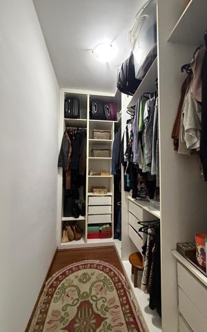 Casa de condomínio à venda com 250m², 4 quartos e 3 vagas Casa de condomínio à venda com 250m², 4 quartos e 3 vagasCloset da suíte