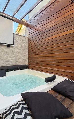 Casa de condomínio à venda com 250m², 4 quartos e 3 vagas Casa de condomínio à venda com 250m², 4 quartos e 3 vagasÁrea externa