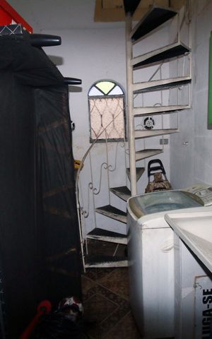 Casa à venda com 300m², 2 quartos e 1 vagaÁrea de Serviço